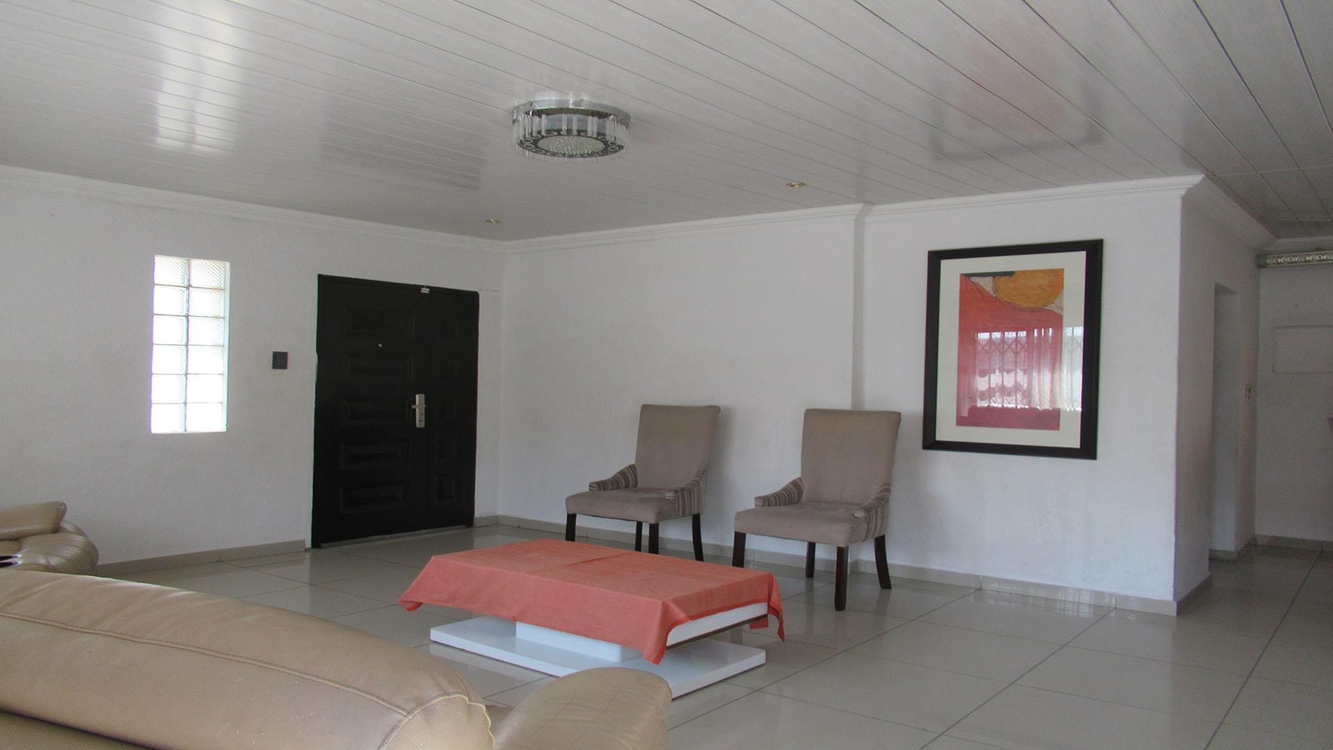 House for sale in Lenasia South, Johannesburg, 202 m²