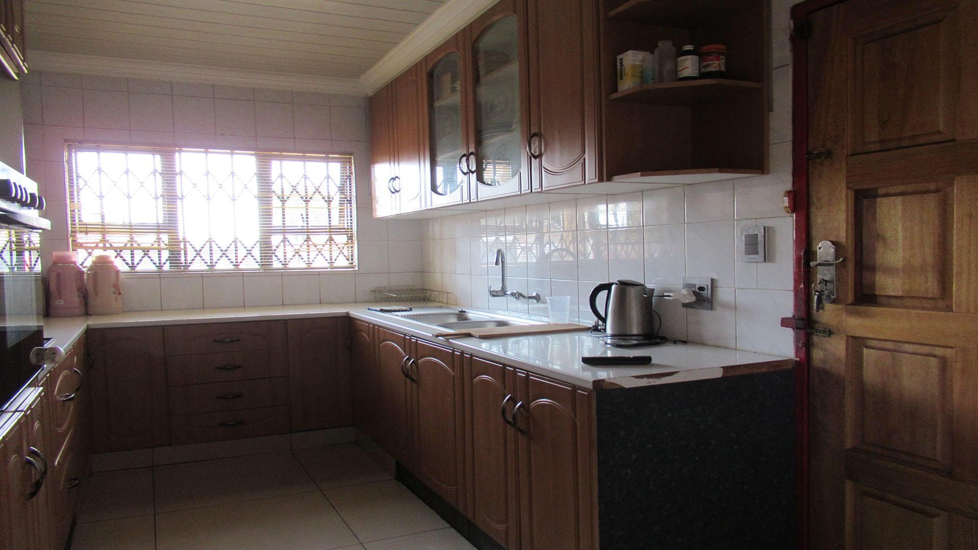 House for sale in Lenasia South, Johannesburg, 202 m²