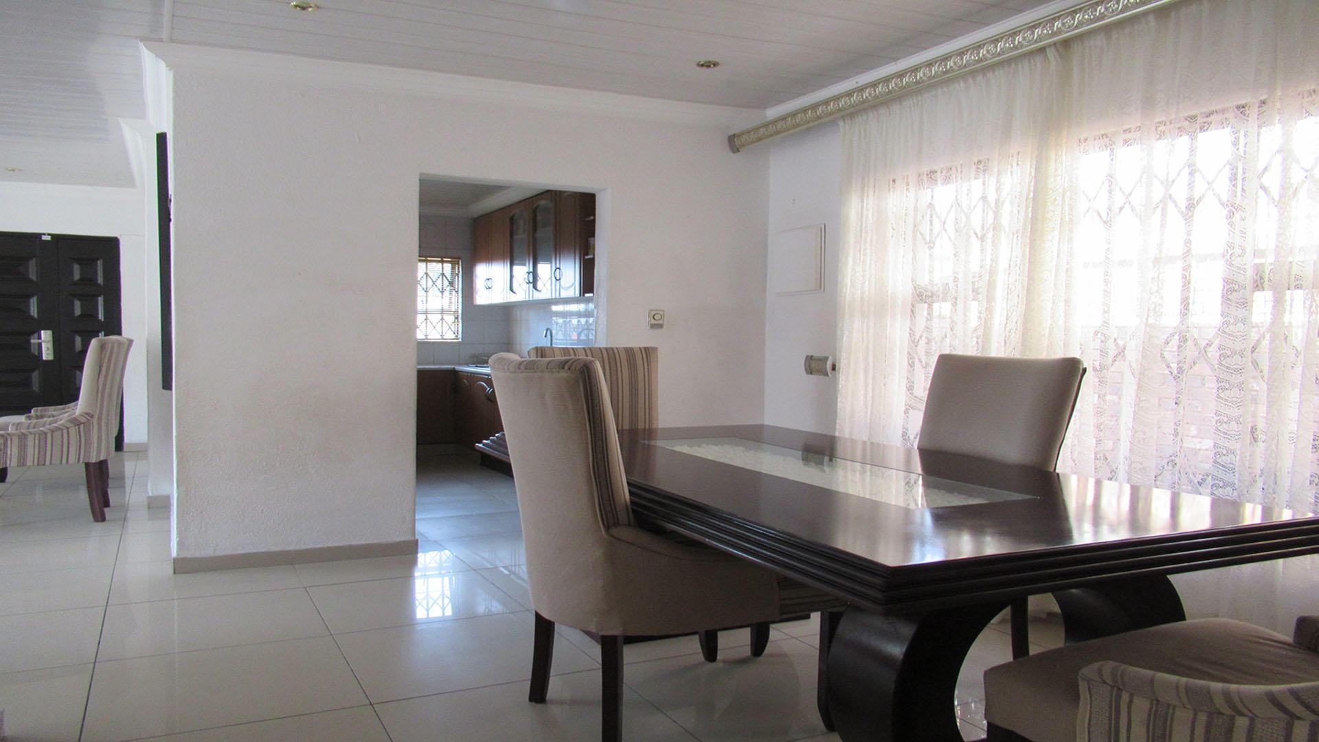 House for sale in Lenasia South, Johannesburg, 202 m²