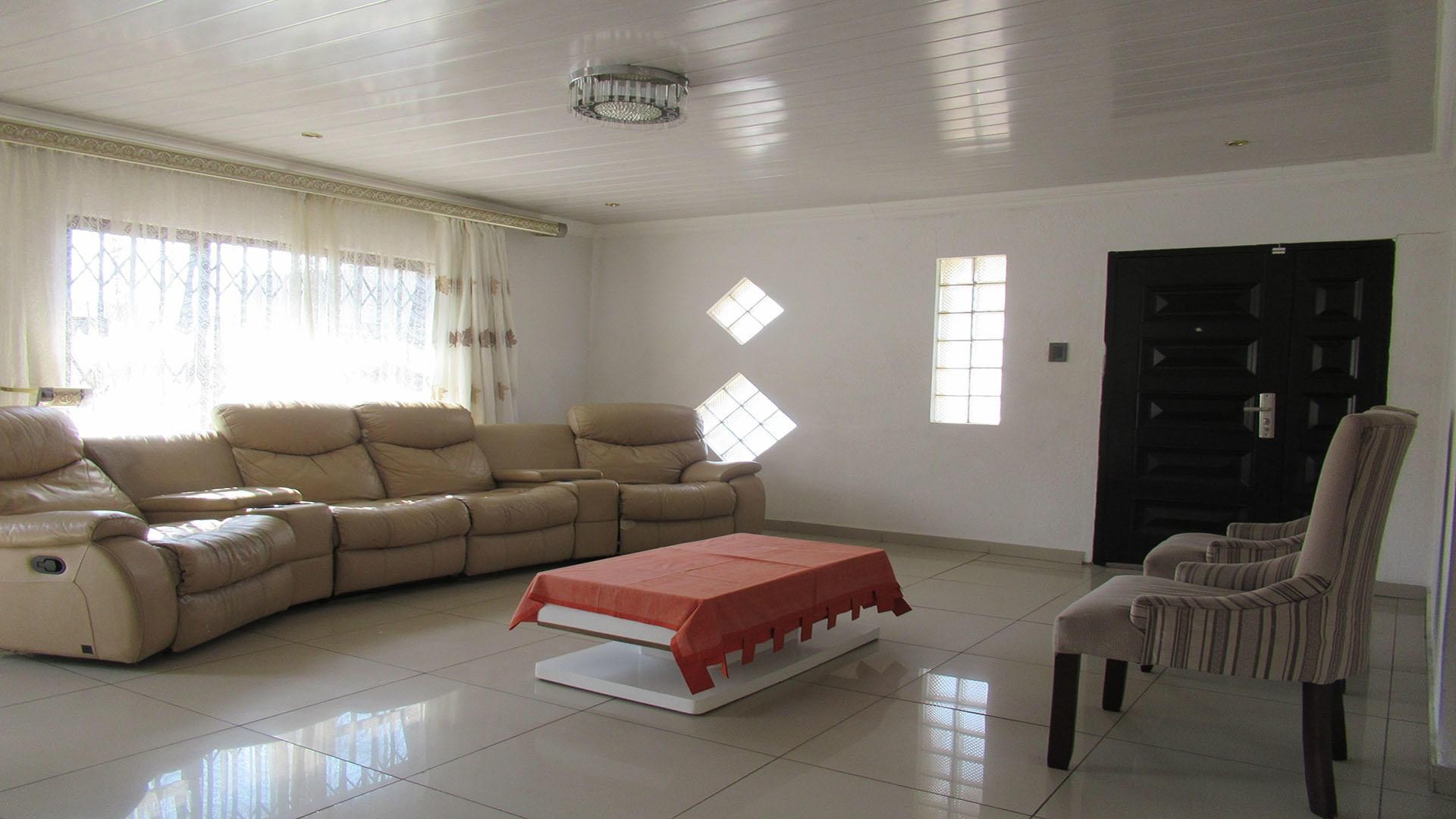 House for sale in Lenasia South, Johannesburg, 202 m²