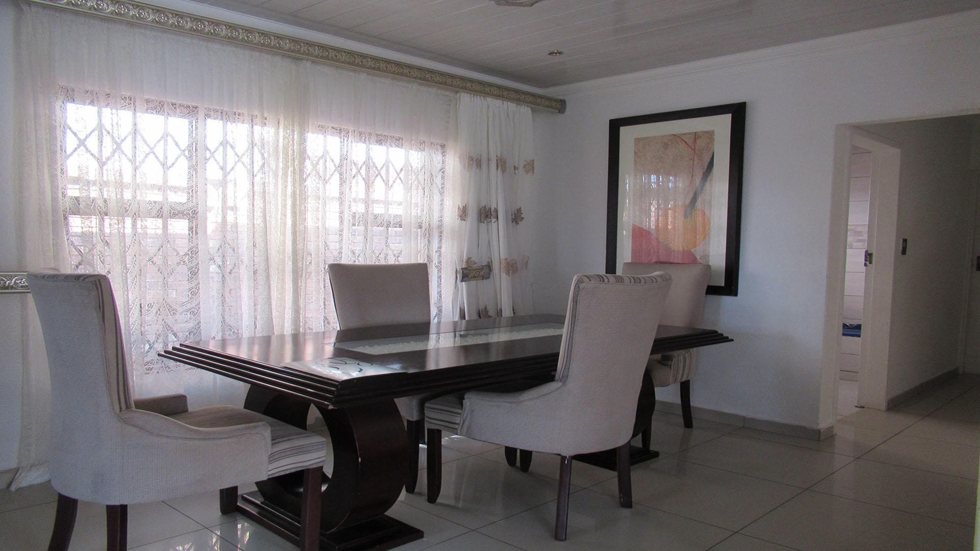 House for sale in Lenasia South, Johannesburg, 202 m²