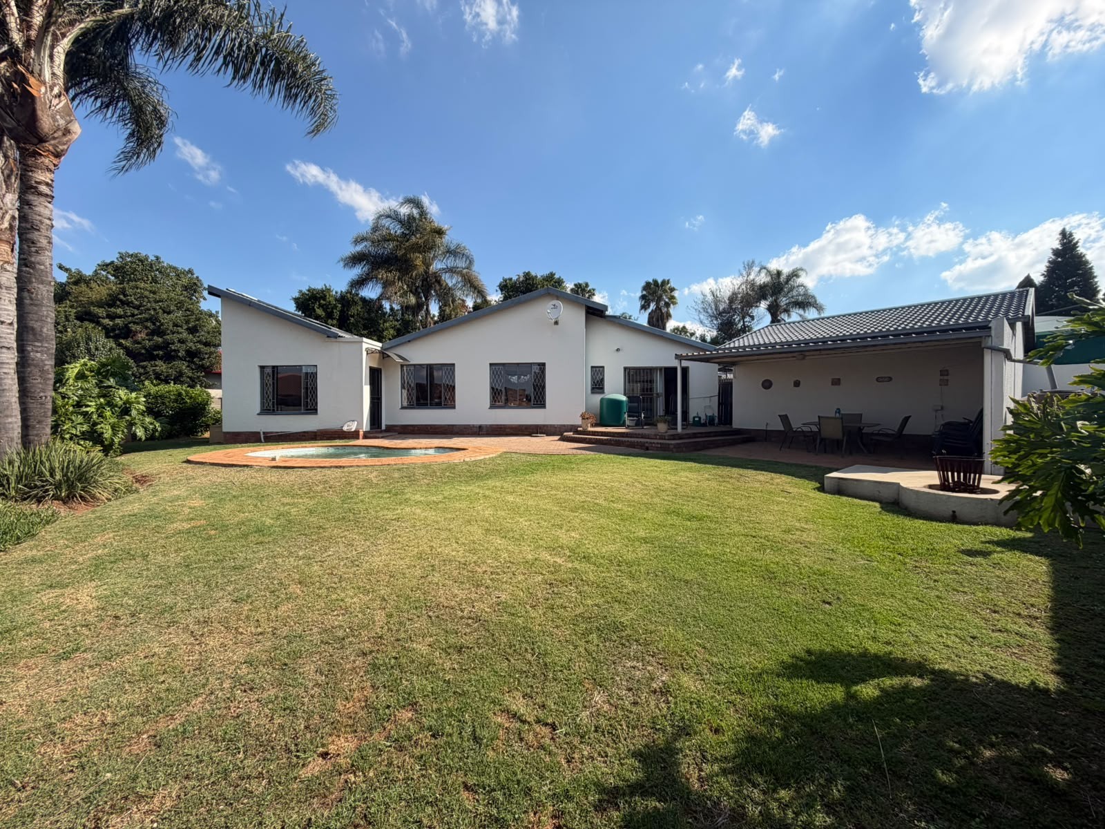House for sale in Bromhof, Randburg, 963 Hoep-Hoep Ave, Bromhof, Randburg, Gauteng, 152 m²