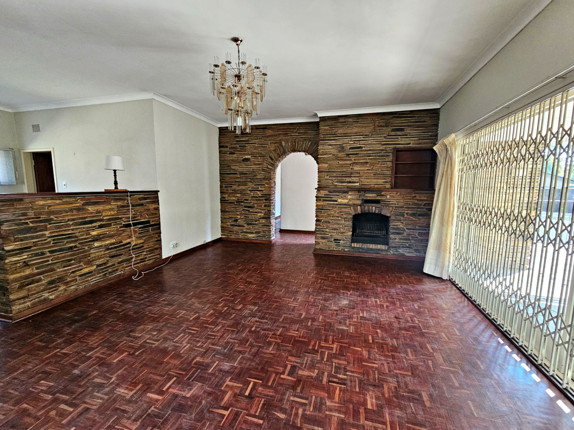 House for sale in Clubview, Centurion, 1903 m²