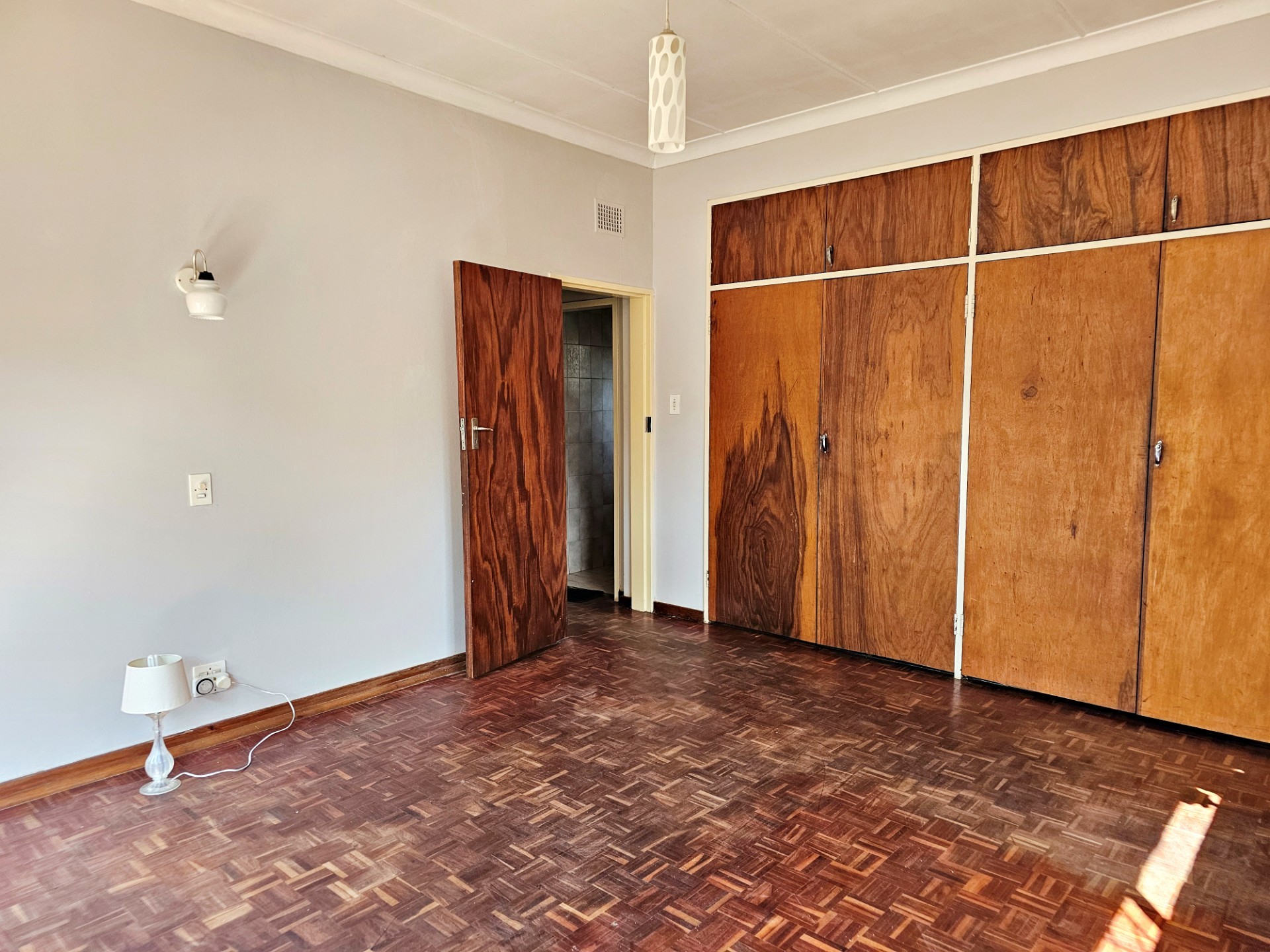 House for sale in Clubview, Centurion, 1903 m²