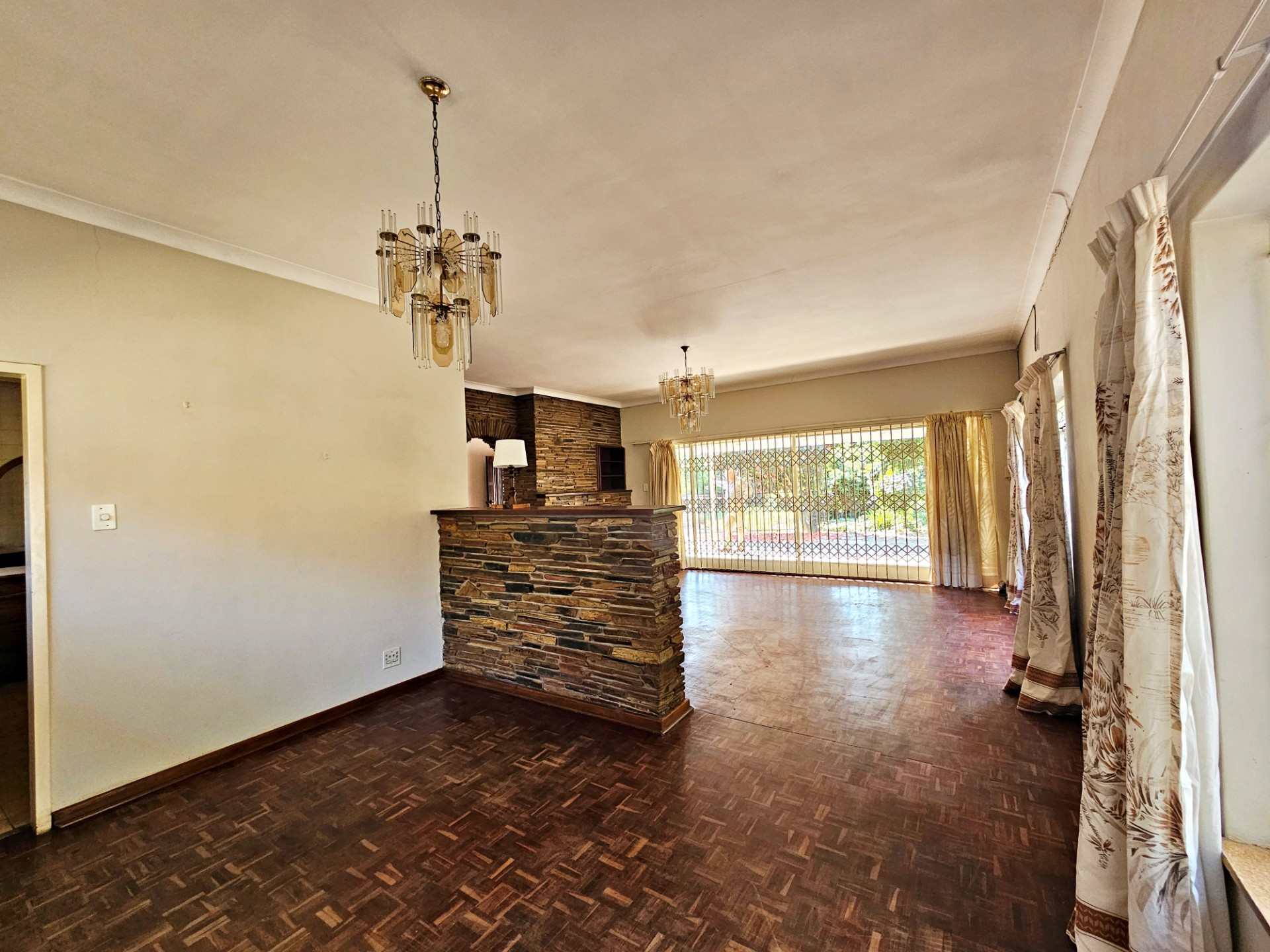 House for sale in Clubview, Centurion, 1903 m²