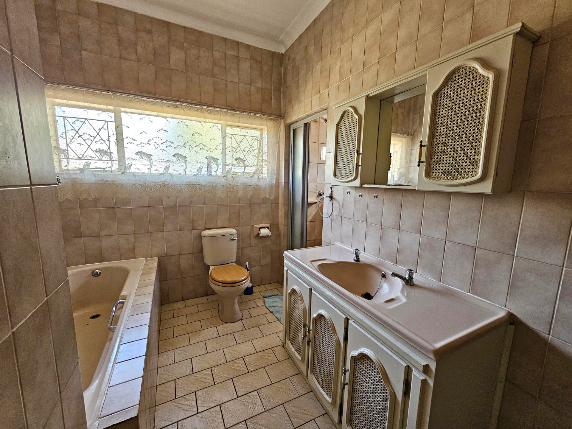 House for sale in Clubview, Centurion, 1903 m²
