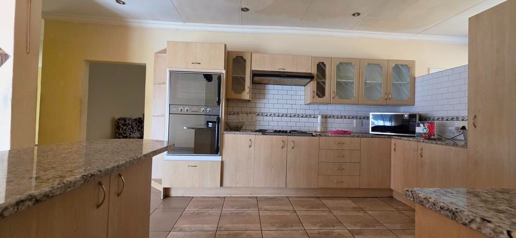House for sale in Helderkruin, Roodepoort, 260 m²