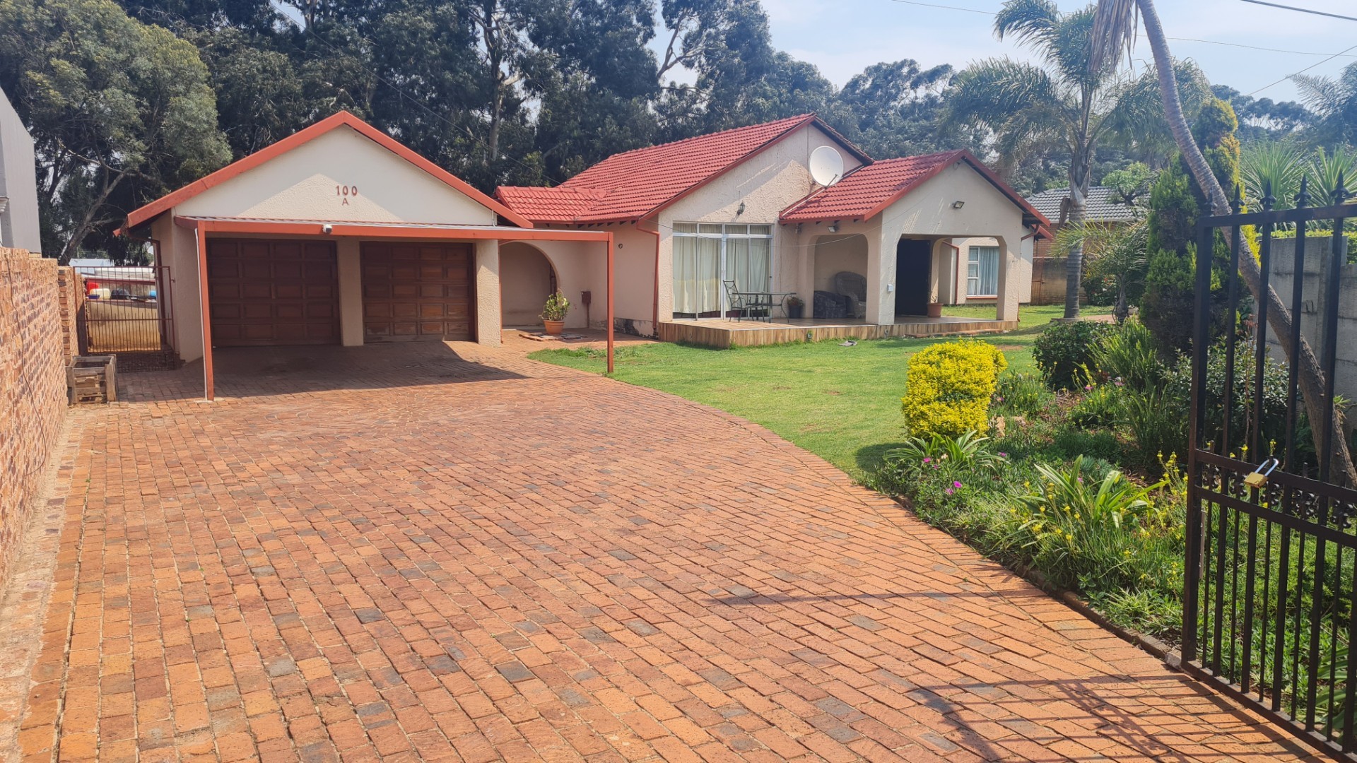 House for sale in Helderkruin, Roodepoort, 260 m²