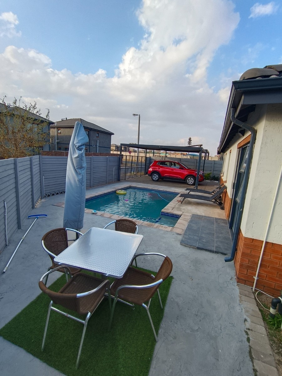House for rent in Leopard's Rest Security Estate, Albertsdal, Alberton, 72 m²