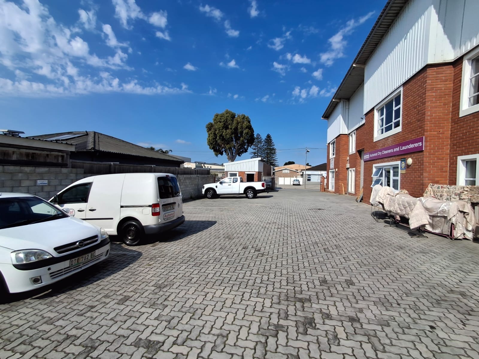 Warehouse for rent in Newton Park, Port Elizabeth, 230 m²
