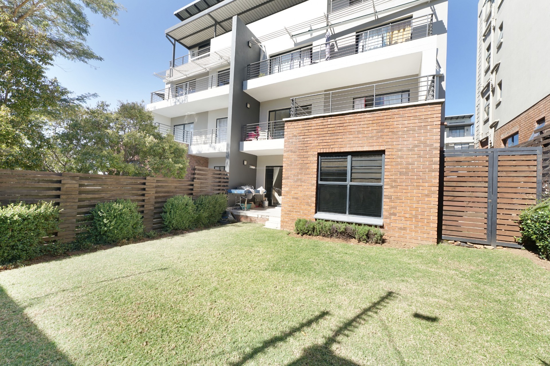Apartment for rent in Fourways, Sandton, 94 m²