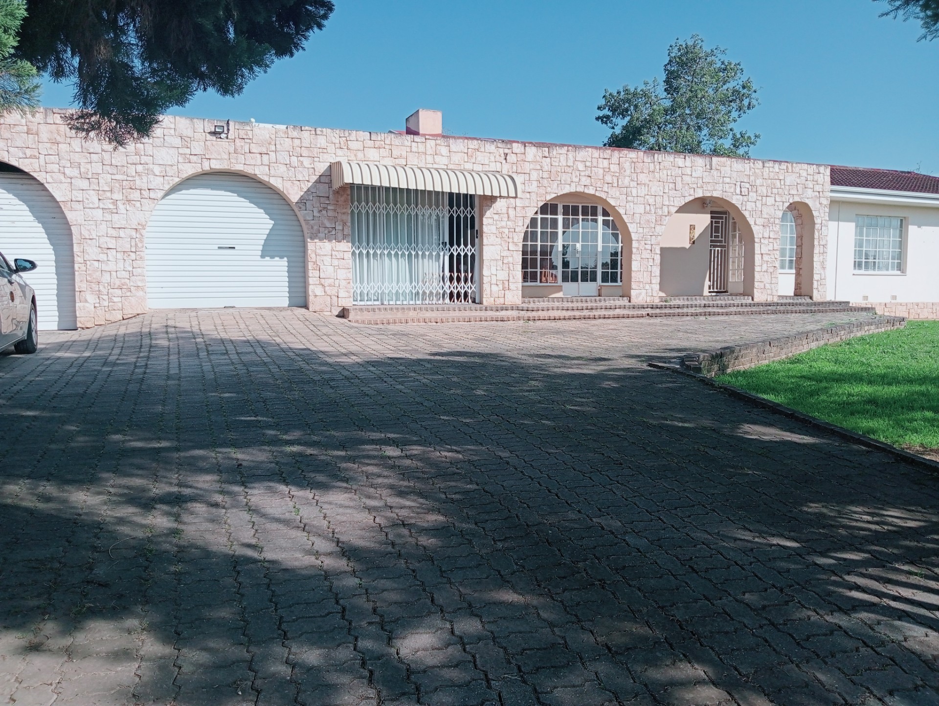 House for sale in Vanes Estate, Uitenhage, 1364 m²