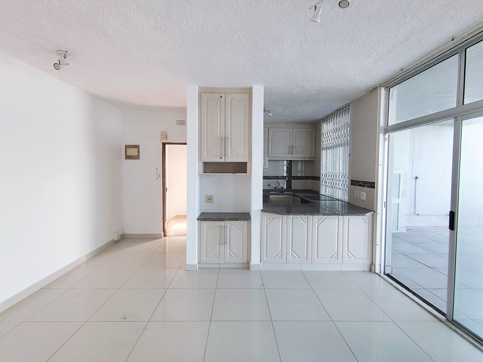 Apartment for sale in Manaba Beach, Margate, KwaZulu Natal, 149 m²