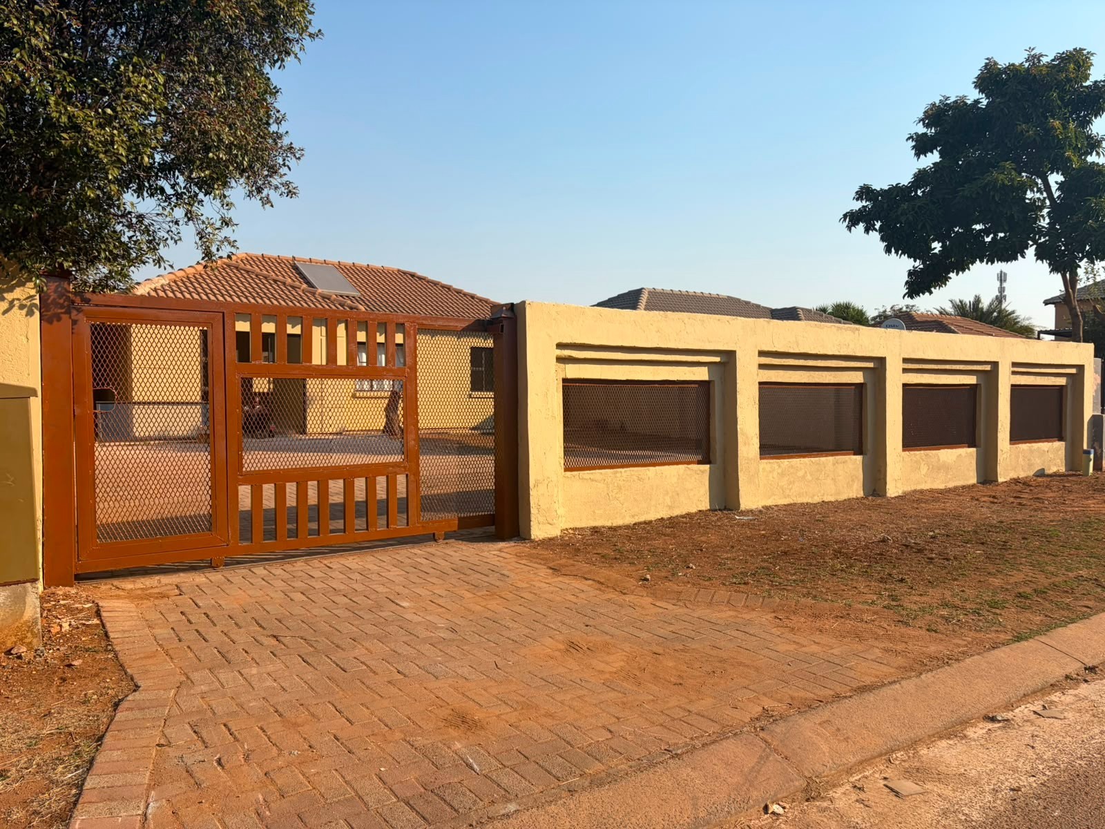 House for sale in Rosslyn, Akasia, 314 m²