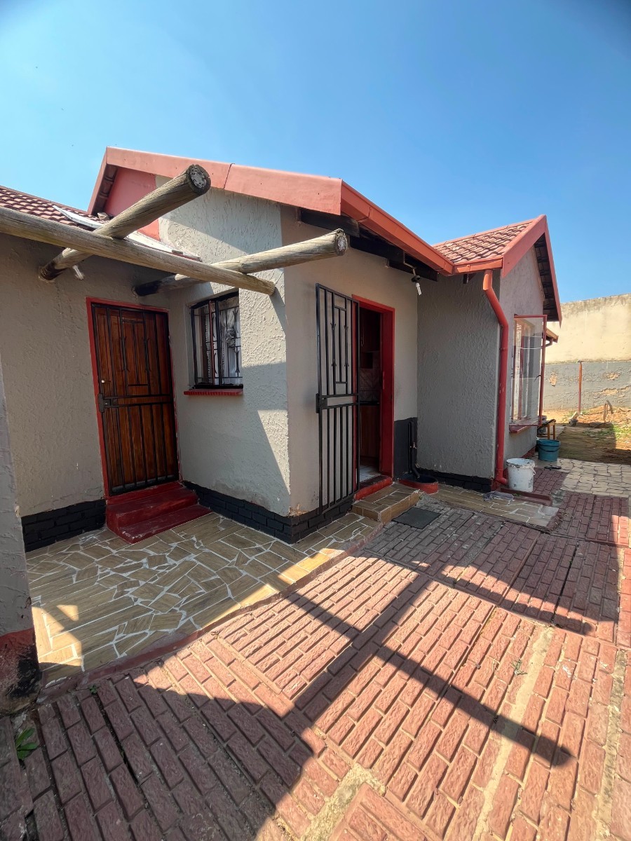 House for sale in Birch Acres, Kempton Park, 279 m²