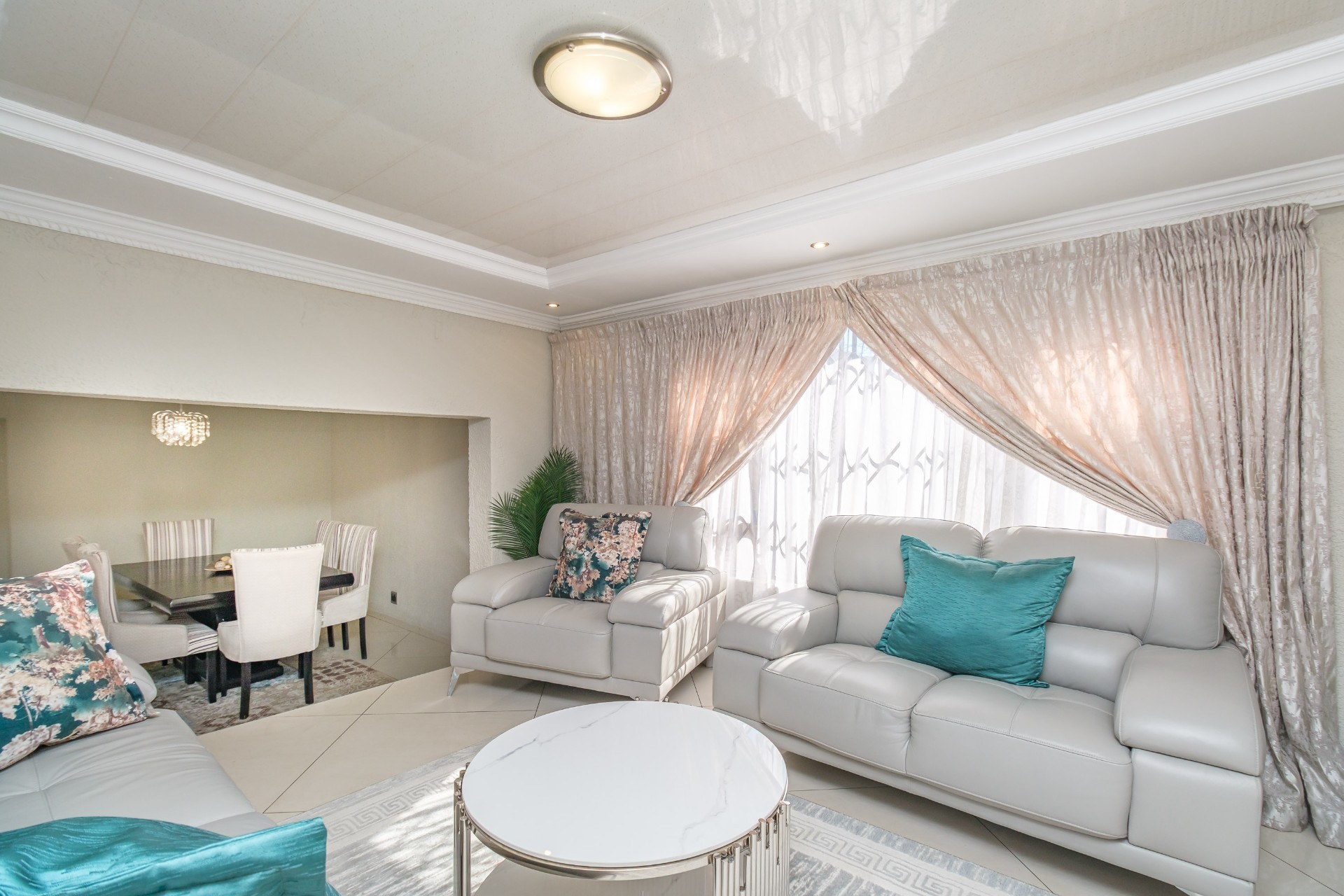House for sale in Lindhaven, Roodepoort, 618 m²