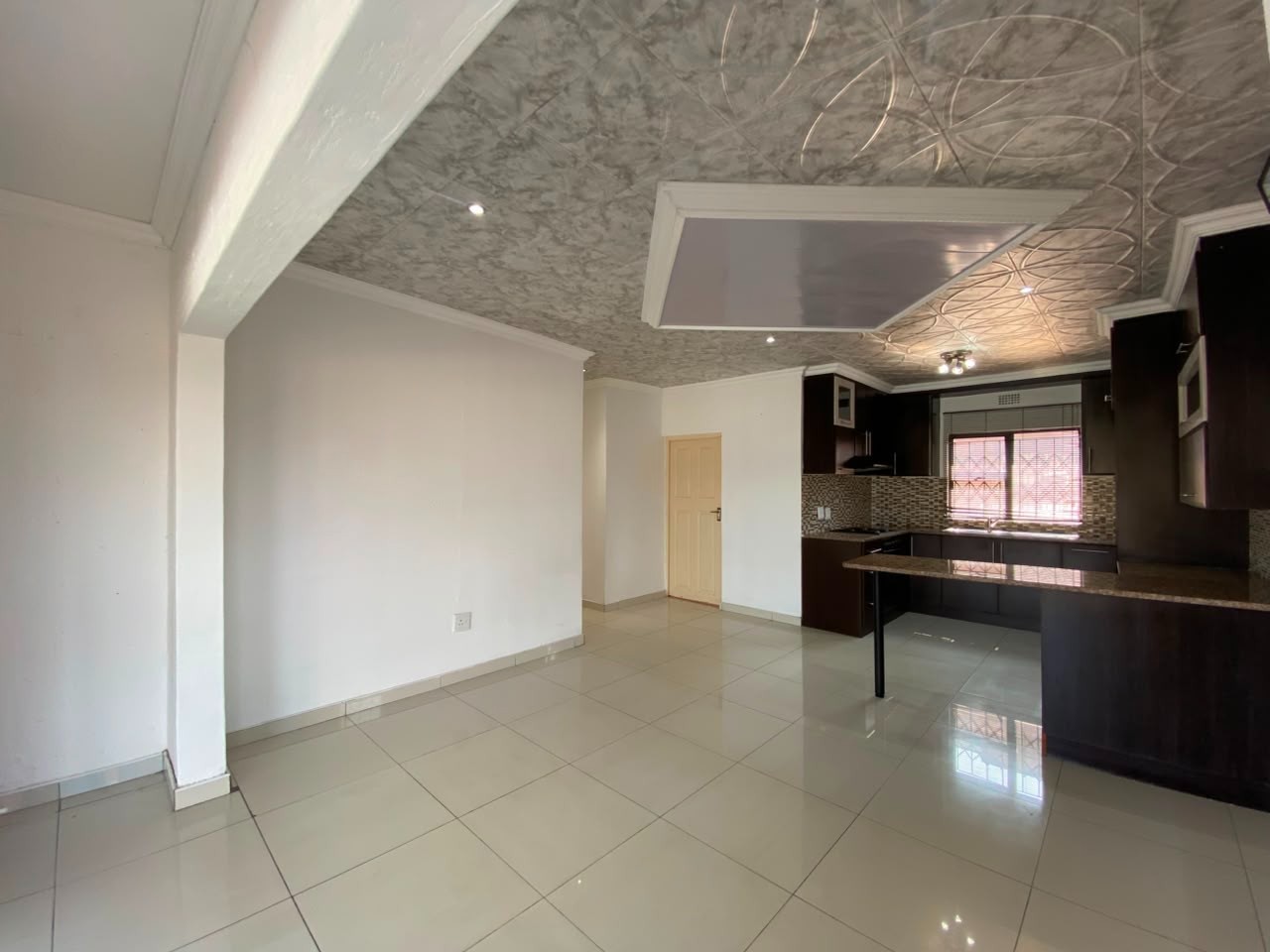 House for sale in Lovu, Kingsburgh, KwaZulu Natal, 468 m²