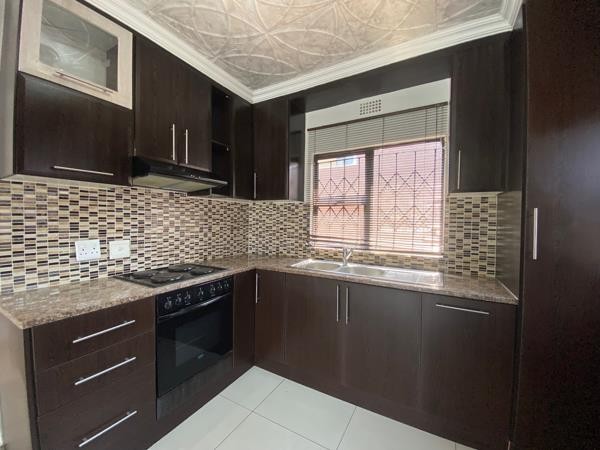 House for sale in Lovu, Kingsburgh, KwaZulu Natal, 468 m²