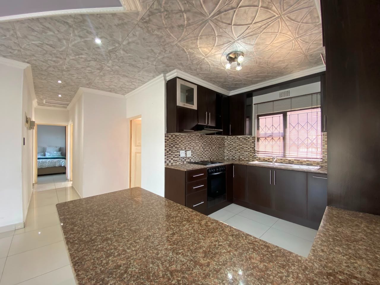 House for sale in Lovu, Kingsburgh, KwaZulu Natal, 468 m²