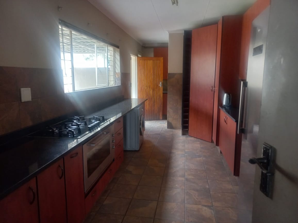 House for sale in Waterkloof Heights, Pretoria, 400 m²