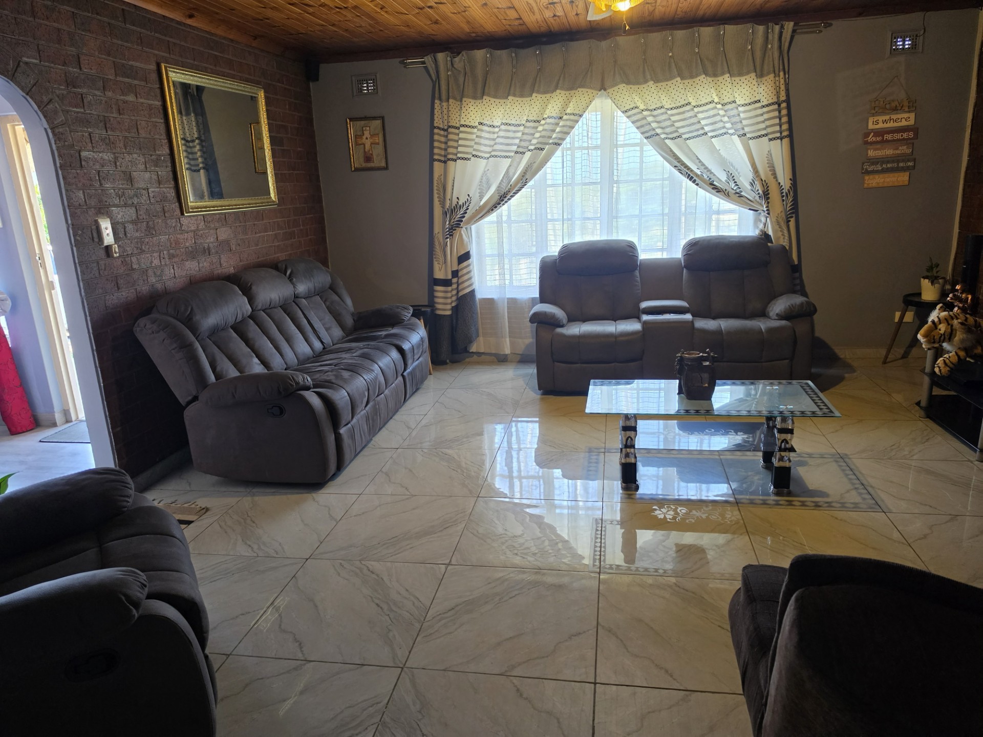 House for sale in Queensburgh Central, Queensburgh, KwaZulu Natal, 1000 m²