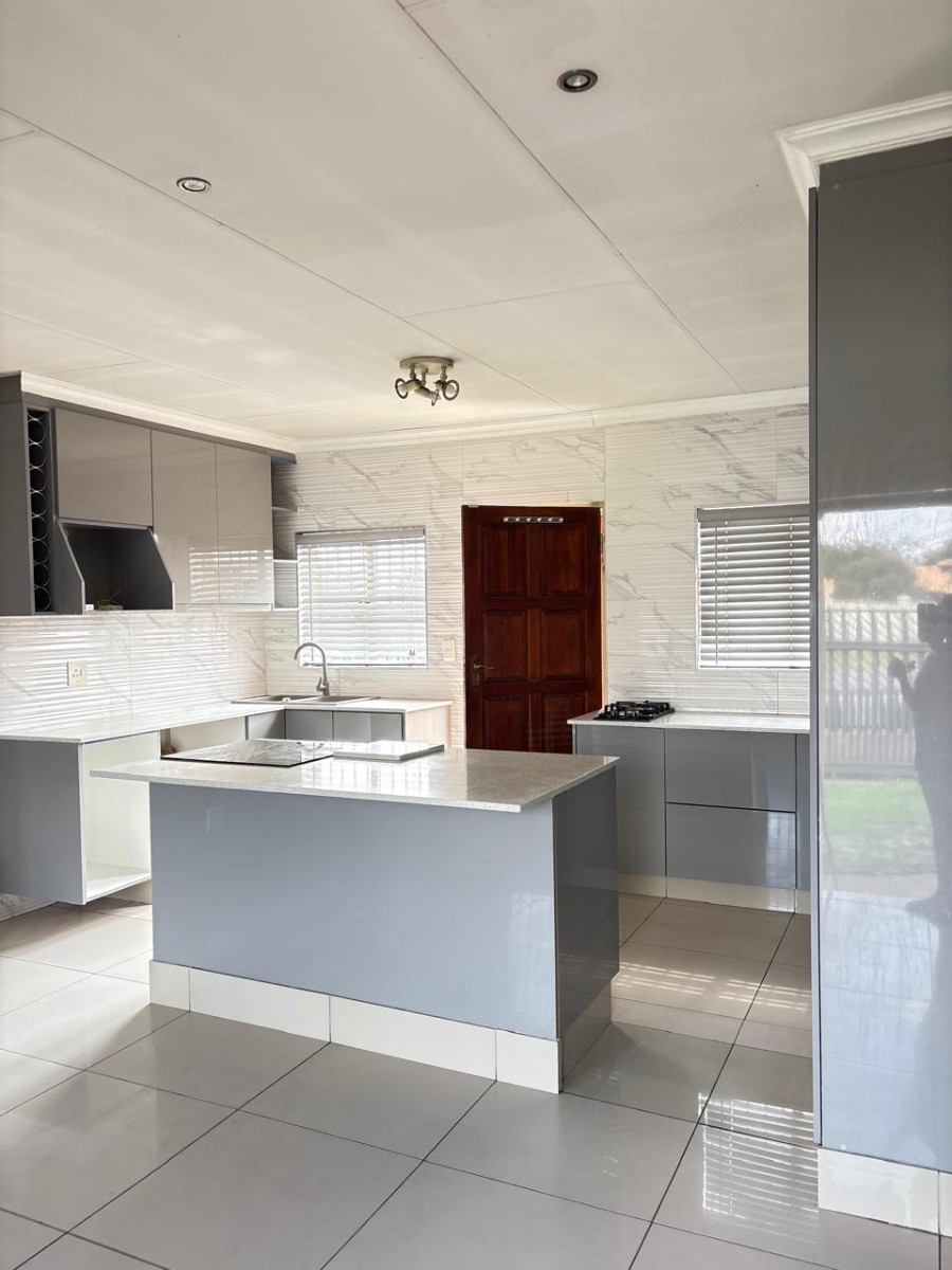 House for sale in Witbank Ext 16, Witbank, 102 m²