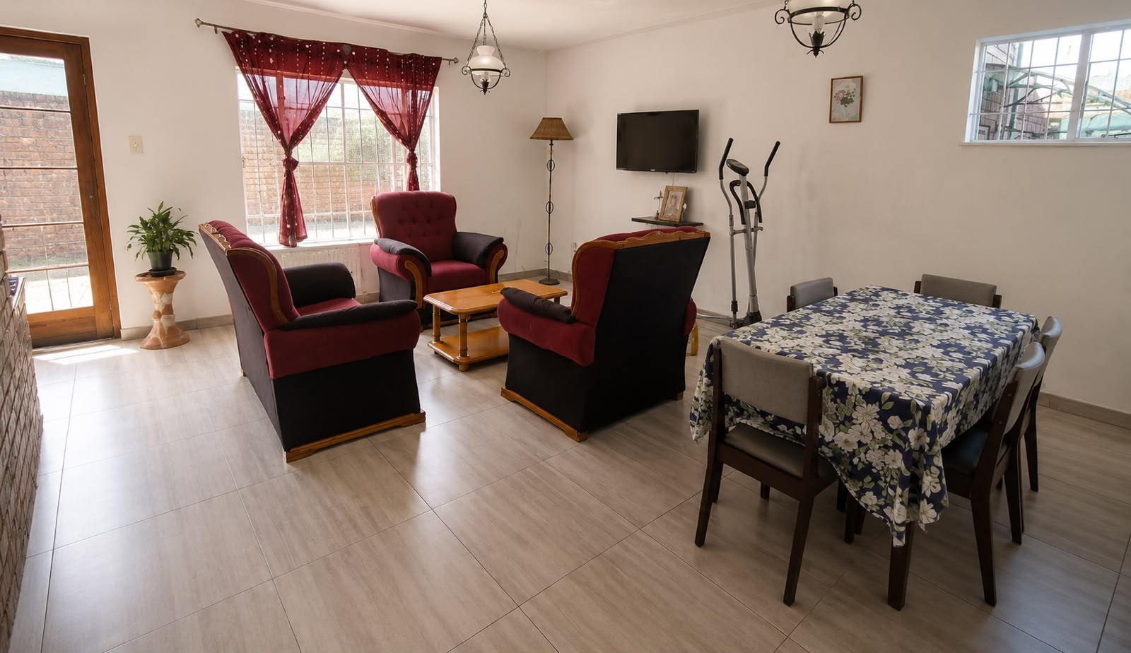 Townhouse for rent in Scottsville, Pietermaritzburg, KwaZulu Natal, 8 Lindup Rd, Scottsville, Pietermaritzburg, KwaZulu Natal