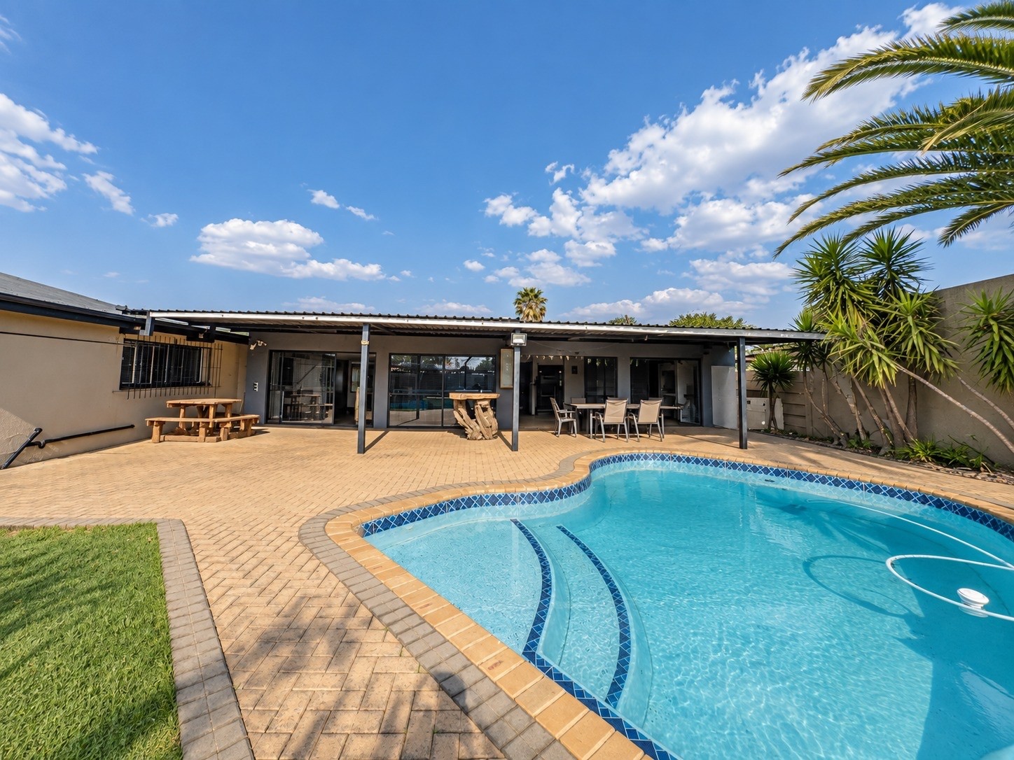 House for sale in Brenthurst, Brakpan, 851 m²