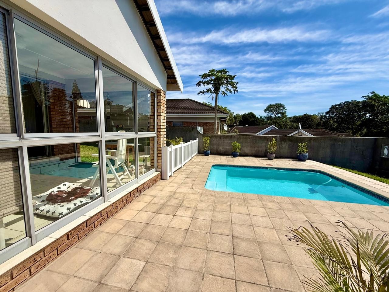 Elegant and Private Townhouse with Exclusive Pool in Manaba