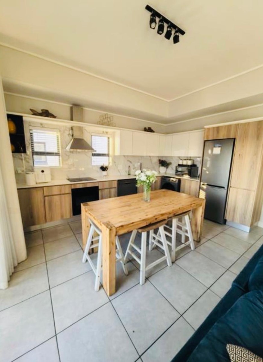 Apartment for rent in Waterfall, Midrand, 1 B (3rd floor), Munyaka Estate, 12 Munyaka BLVD, Waterfall, Midrand, Gauteng, 118 m²