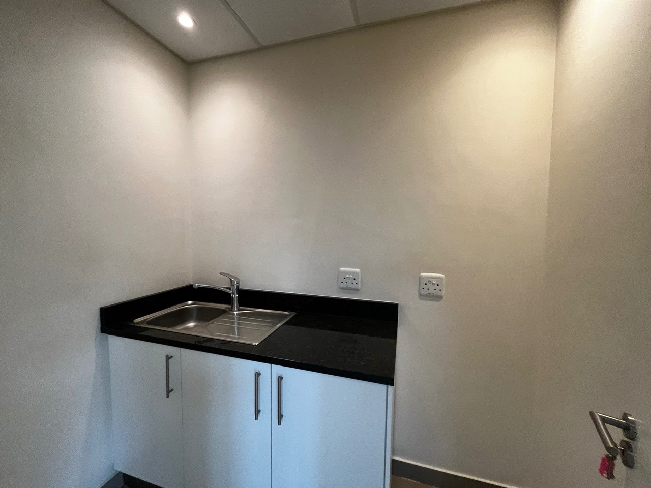 Warehouse for rent in Morgan Industria, Brackenfell, 21 London Circle, Morgan Industria, Brackenfell, Western Cape, 164 m²
