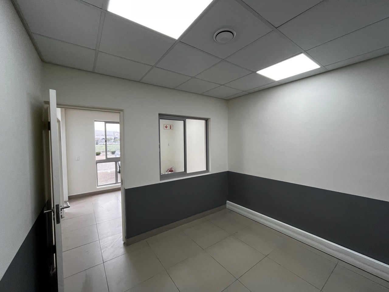 Warehouse for rent in Morgan Industria, Brackenfell, 21 London Circle, Morgan Industria, Brackenfell, Western Cape, 164 m²