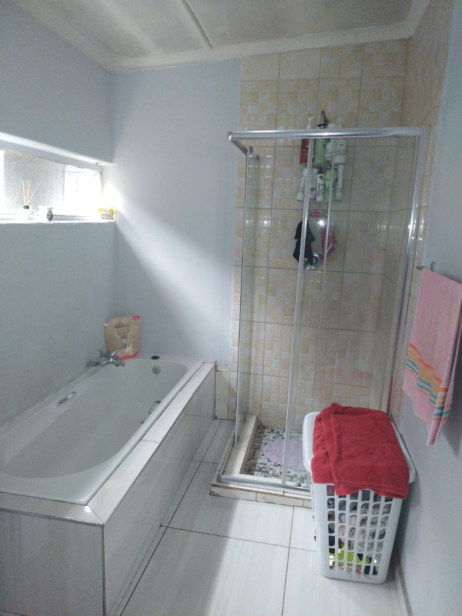 House for sale in Newlands, Johannesburg, 248 m²