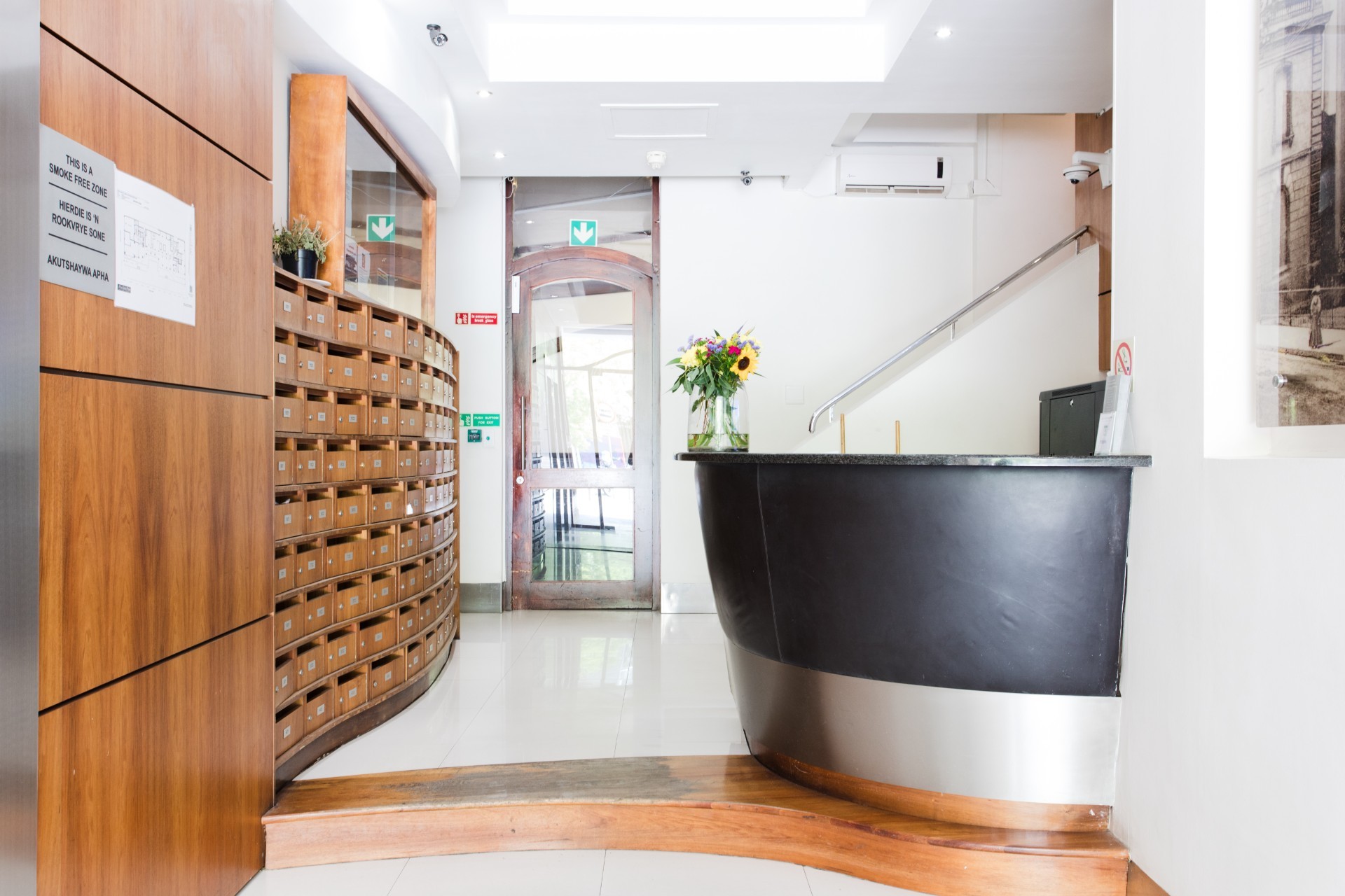 Apartment for sale in Cape Town City Centre, Cape Town, (5th floor), The Piazza on Church Square, 32 Parliament Street, Cape Town City Centre, Cape Town, Western Cape, 76 m²