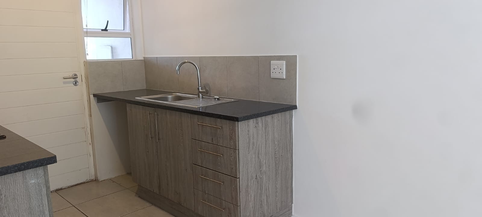 Apartment for rent in Heathfield, Cape Town, 52 m²