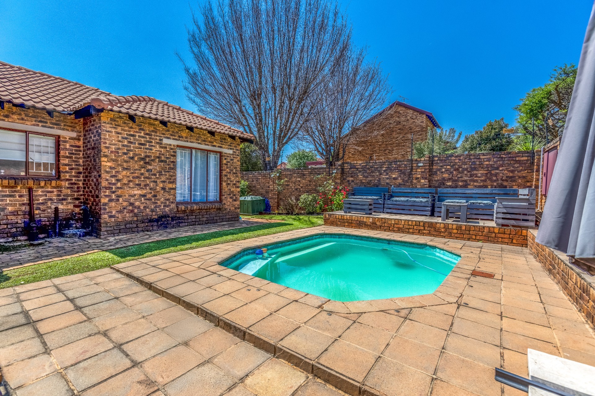 Townhouse for sale in Weltevreden Park, Roodepoort, 122 m²