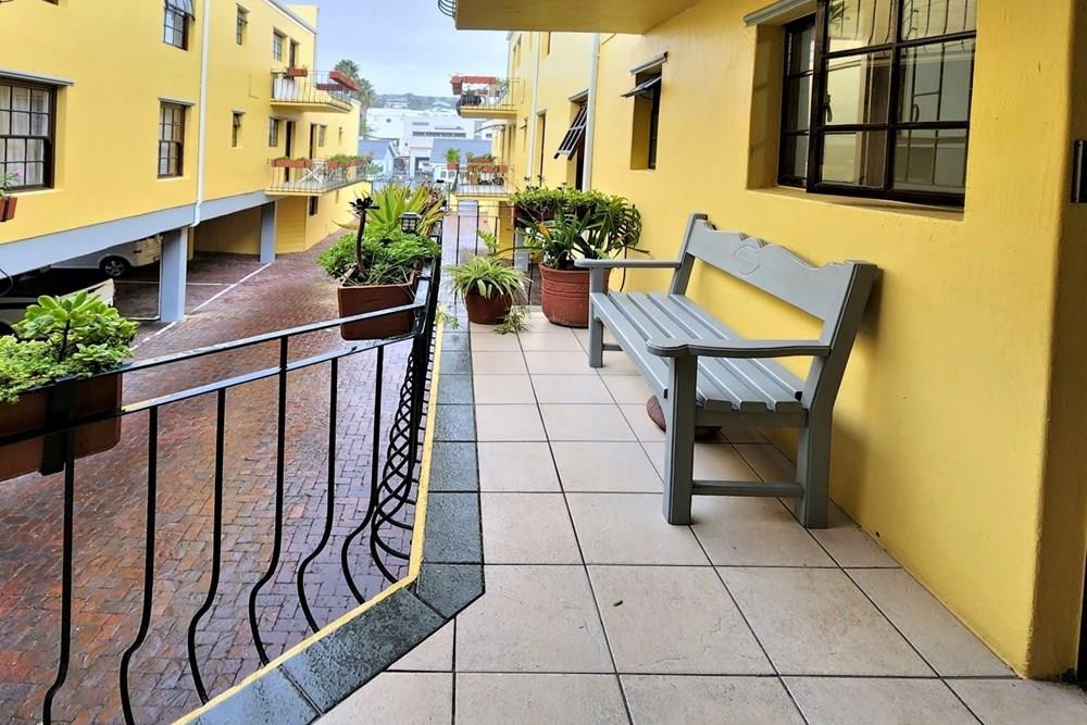 Apartment for rent in Knysna Central, Knysna, 49 m²