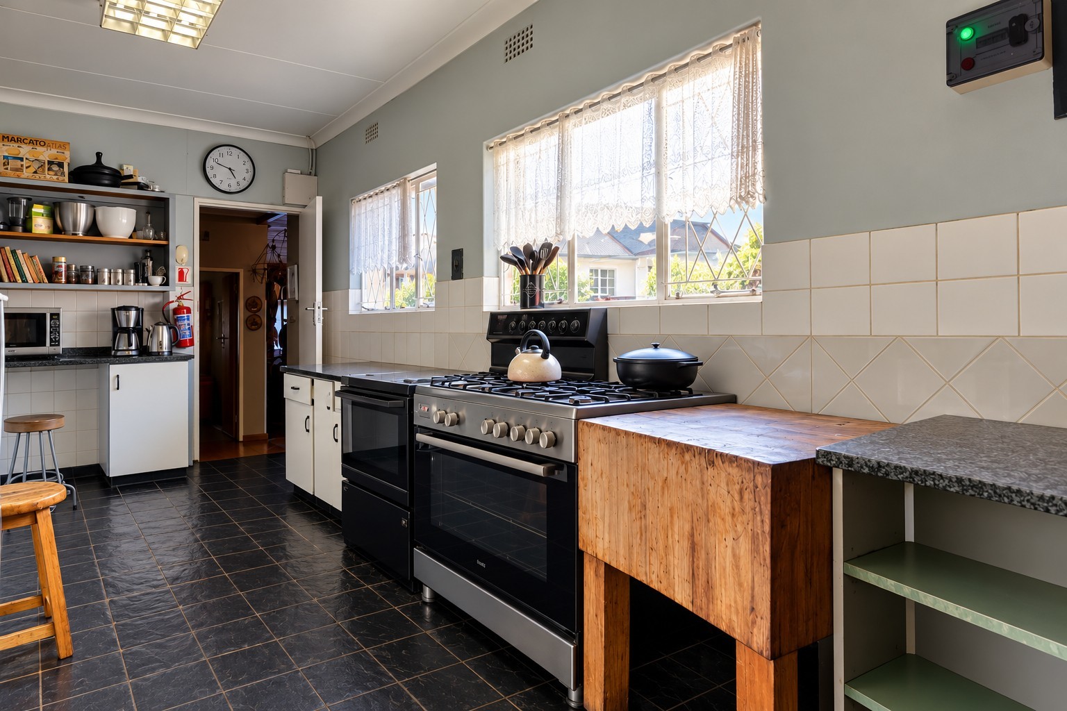 House for sale in Horison, Roodepoort, 338 m²