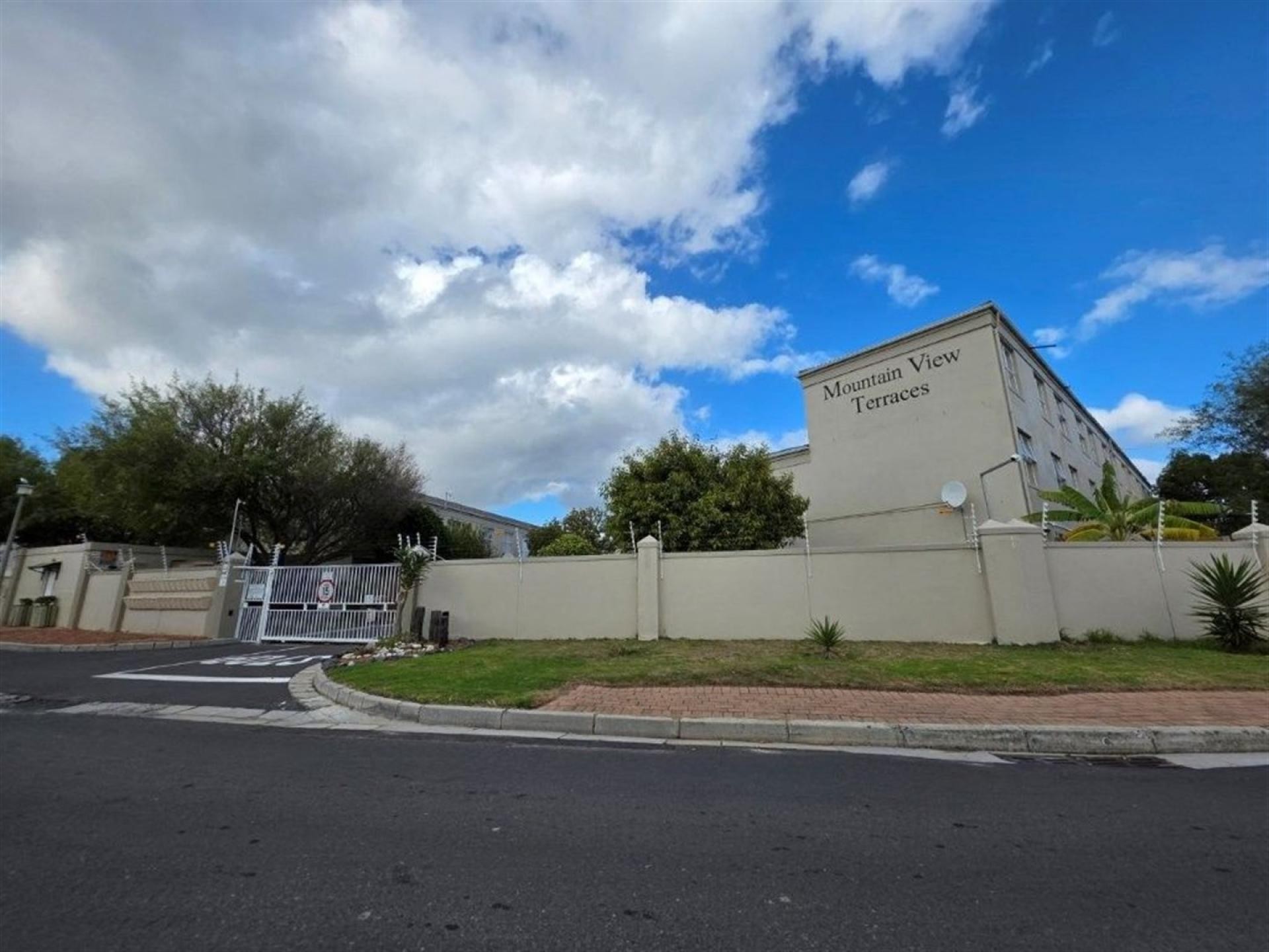Apartment for sale in Parklands East, Parklands, Blouberg, 107 m²