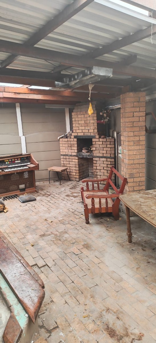 House for sale in Eastridge, Mitchells Plain, 223 m²