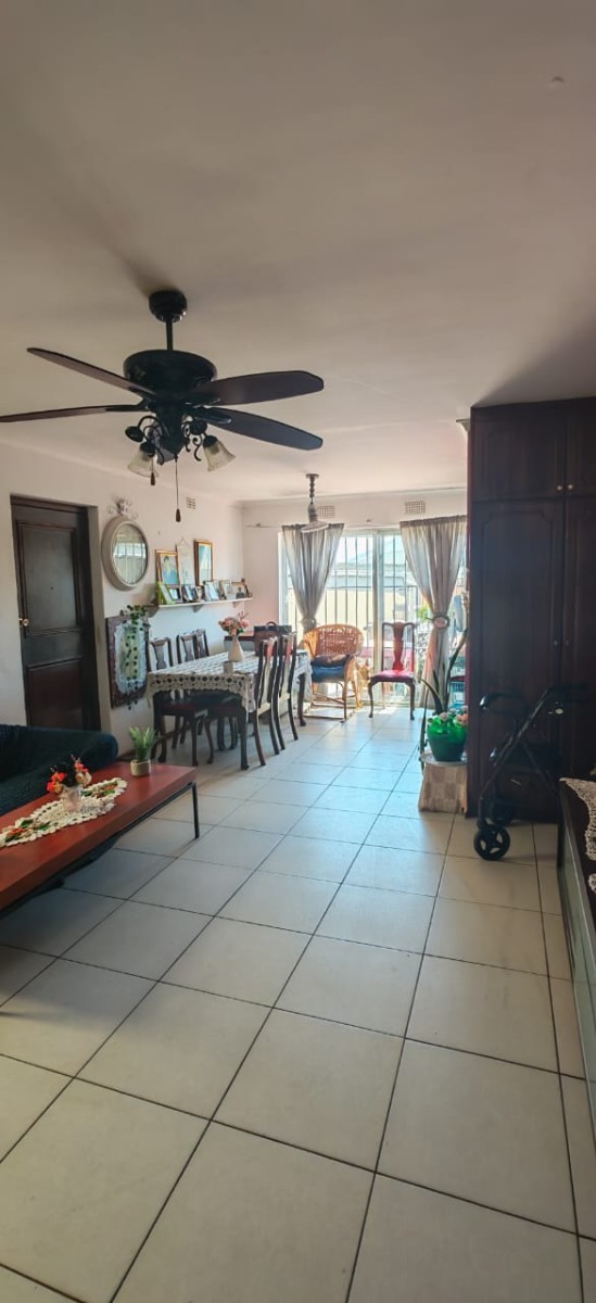 House for sale in Eastridge, Mitchells Plain, 223 m²