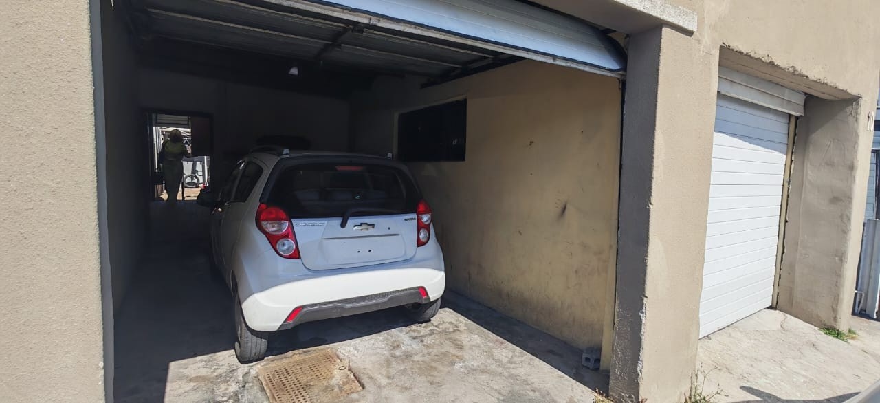 House for sale in Eastridge, Mitchells Plain, 223 m²