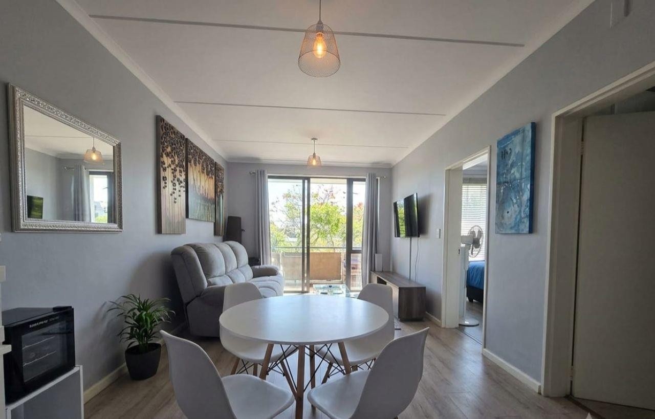 Apartment for sale in Burgundy Estate, Milnerton, 61 m²