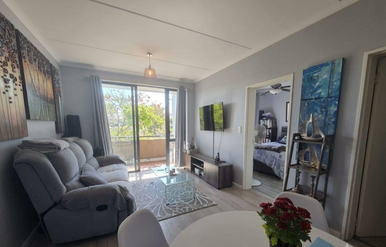 Apartment for sale in Burgundy Estate, Milnerton, 61 m²