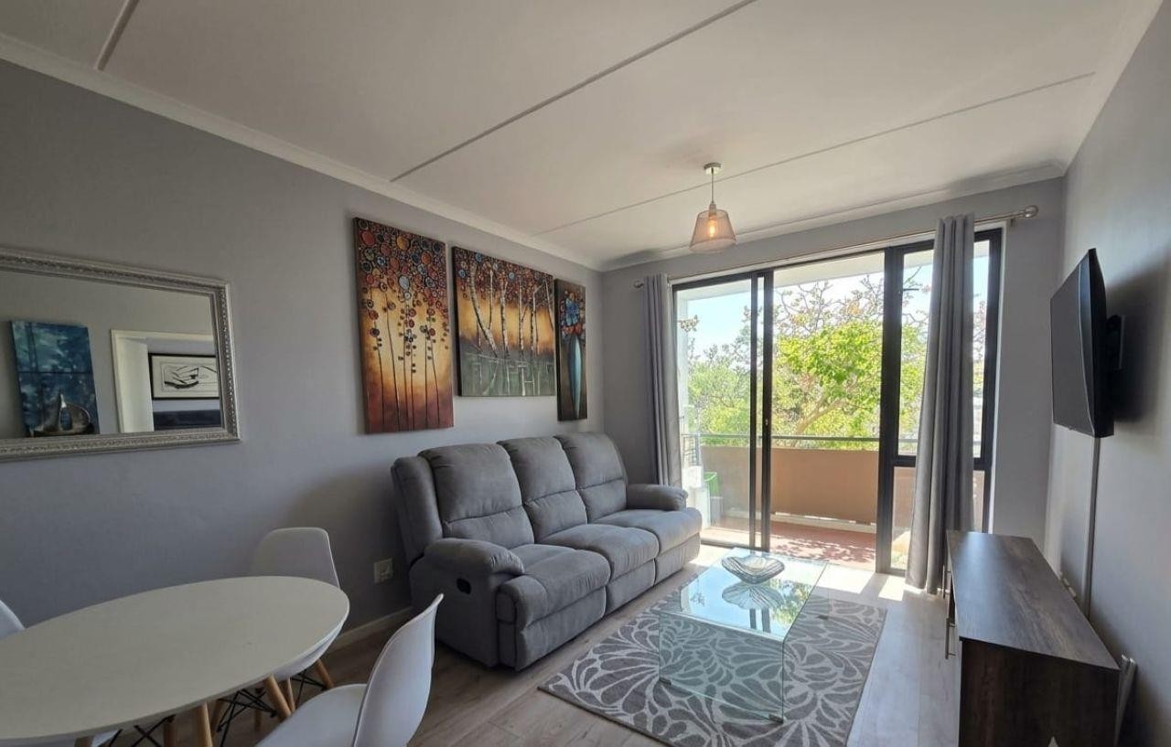 Apartment for sale in Burgundy Estate, Milnerton, 61 m²
