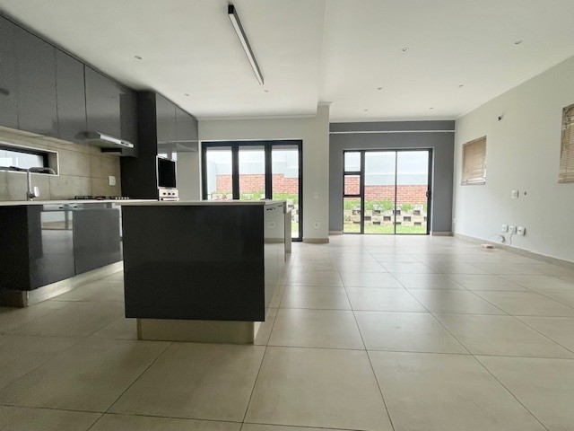 Cluster for rent in Hurlingham, Sandton, 227 m²