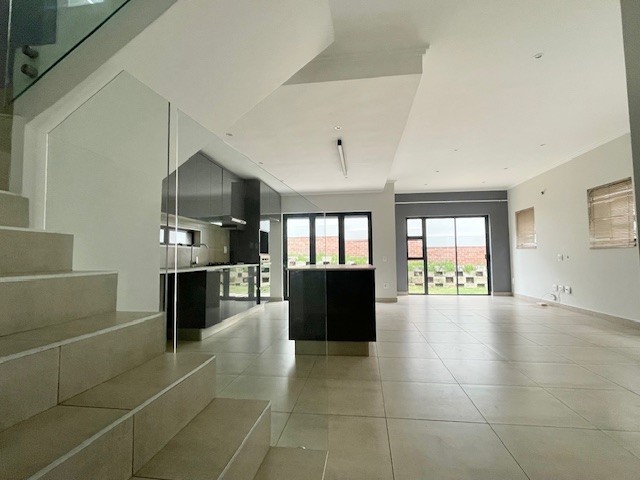 Cluster for rent in Hurlingham, Sandton, 227 m²