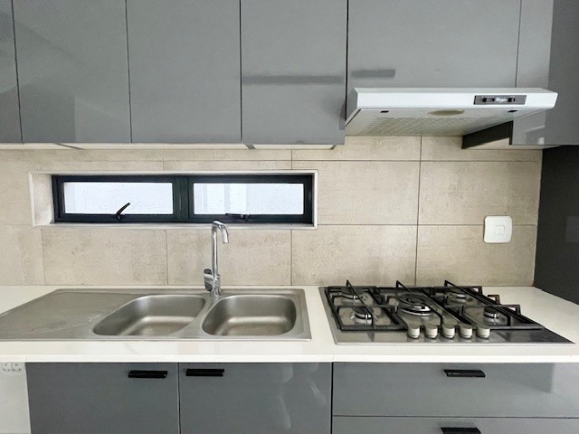 Cluster for rent in Hurlingham, Sandton, 227 m²