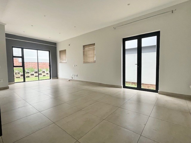 Cluster for rent in Hurlingham, Sandton, 227 m²