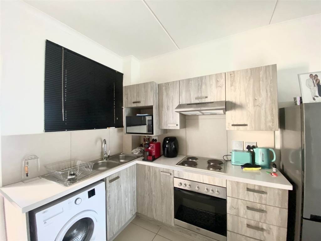 Apartment for sale in Carlswald Estate, Midrand, 23, west end, 137 new road, Carlswald Estate, Midrand, Gauteng, 49 m²